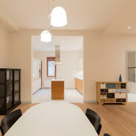 Experience Old In A Modern Setting 리가